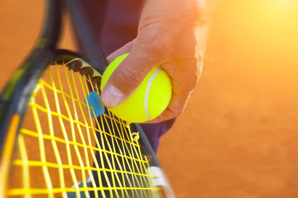 テニスコートのテニスボール — ストック写真